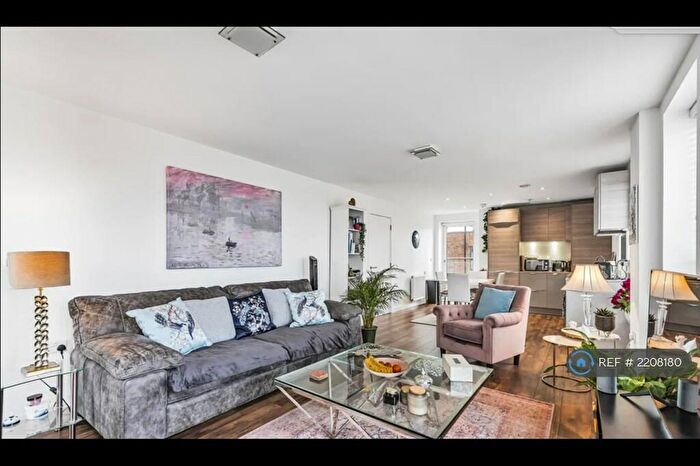 2 Bedroom Flat To Rent In Attlee Court, London, N20