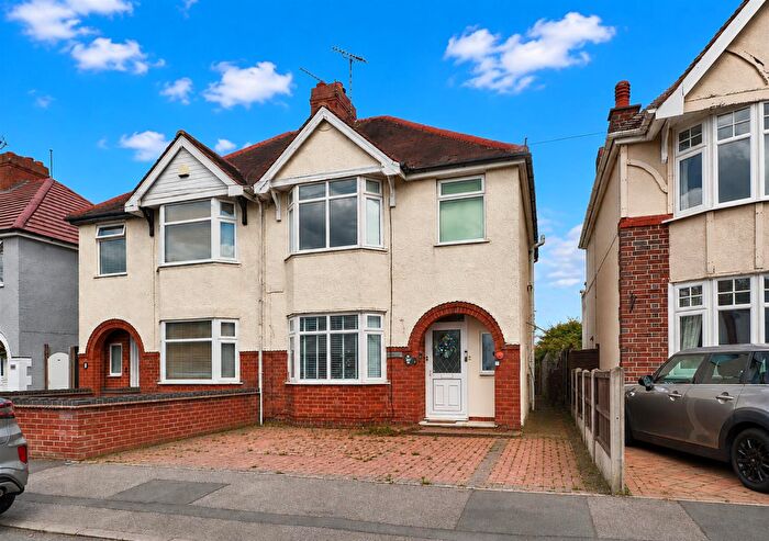 3 Bedroom Semi-Detached House For Sale In Sunnydale Road, Hinckley, LE10