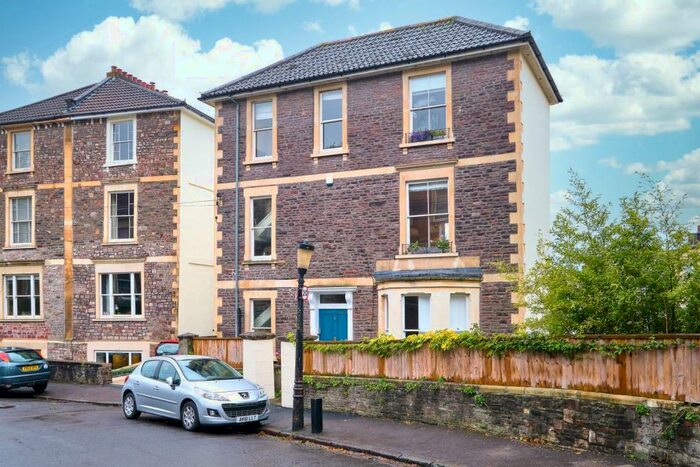 2 Bedroom Link Detached House To Rent In Goldney Road, Bristol, BS8