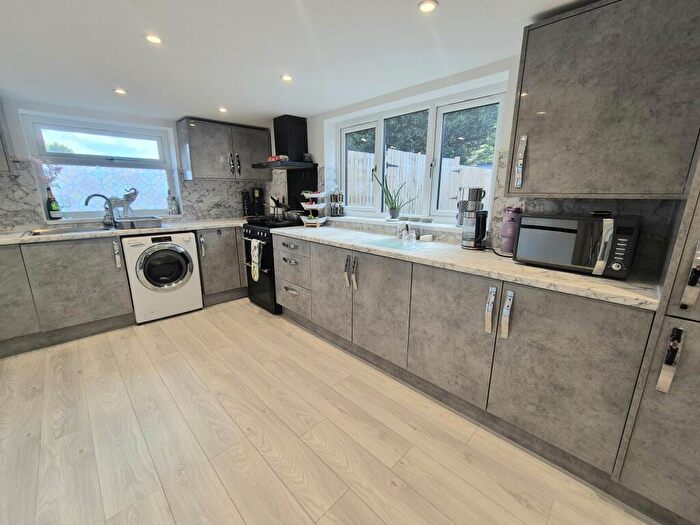 4 Bedroom Detached House To Rent In West Royd Avenue, HX1