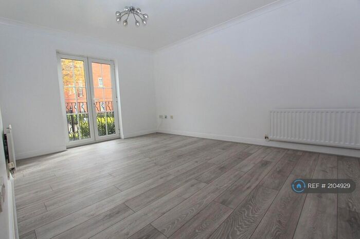 2 Bedroom Flat To Rent In Seaton Square, London, NW7