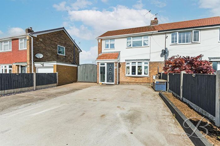 3 Bedroom Semi-Detached House For Sale In Lilac Grove, Glapwell, Chesterfield, S44
