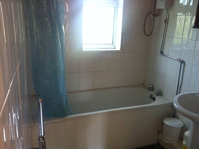 4 Bedroom Property To Rent In Royal Park Avenue, Hyde Park, Leeds, LS6