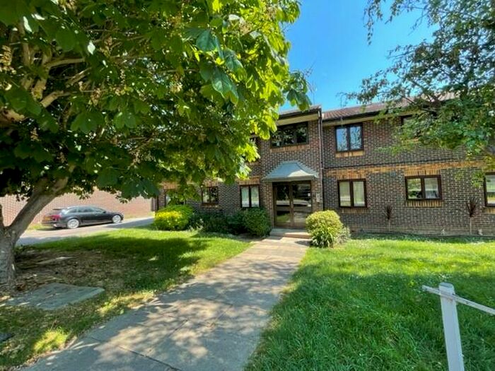 1 Bedroom Flat To Rent In Campion Court, Grays, RM17