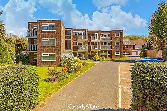 2 Bedroom Flat To Rent In St Johns Court, Harpenden, AL5