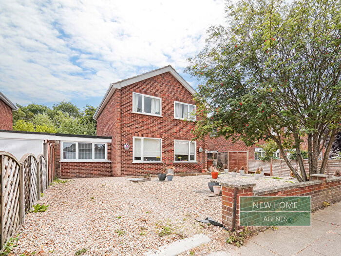 3 Bedroom Detached House For Sale In Anderby Drive, Grimsby, DN37