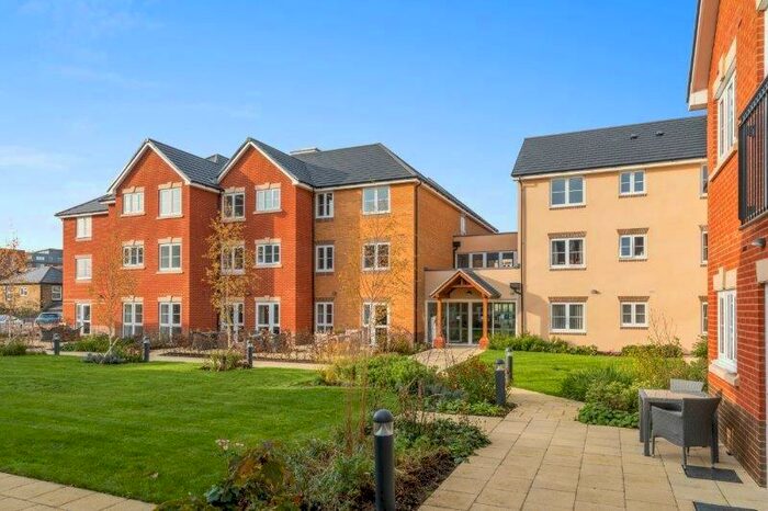 1 Bedroom Flat To Rent In Churchfield Road, Walton-On-Thames, KT12