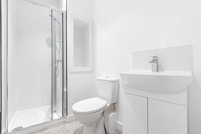 2 Bedroom Flat To Rent In Alma Grove, London, SE1