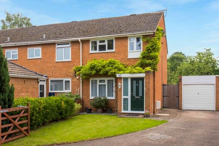 3 Bedroom Semi-Detached House To Rent In Hedgemead Avenue, Abingdon, OX14