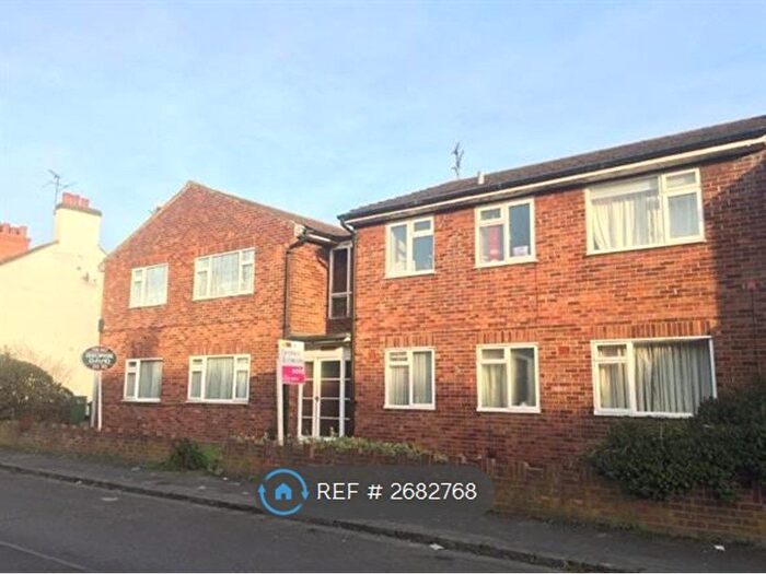 2 Bedroom Flat To Rent In Northern Road, Aylesbury, HP19
