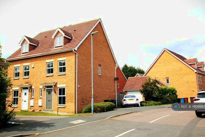 3 Bedroom Semi-Detached House To Rent In Town Lands Close, Wombwell, Barnsley, S73