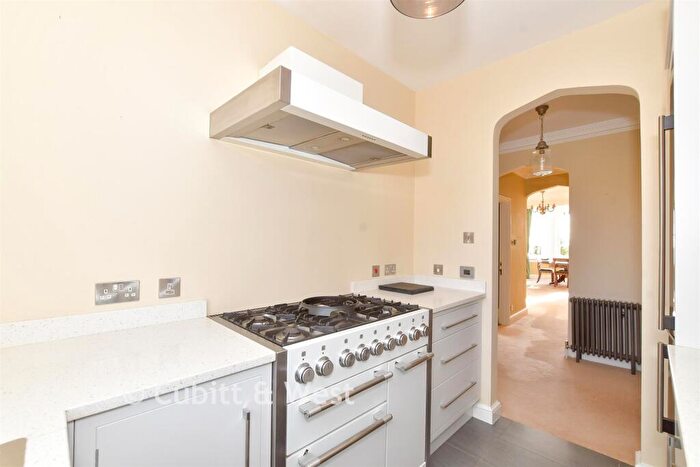 2 Bedroom Apartment For Sale In London Road, Arundel, West Sussex, BN18