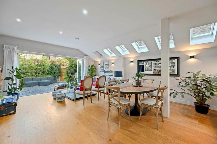 2 Bedroom Flat To Rent In Second Avenue, Acton, W3