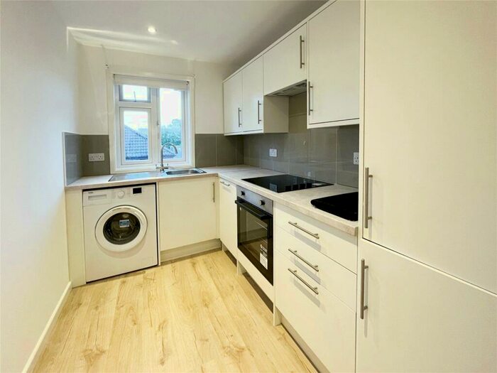 2 Bedroom Flat To Rent In Redford Avenue, Wallington, SM6