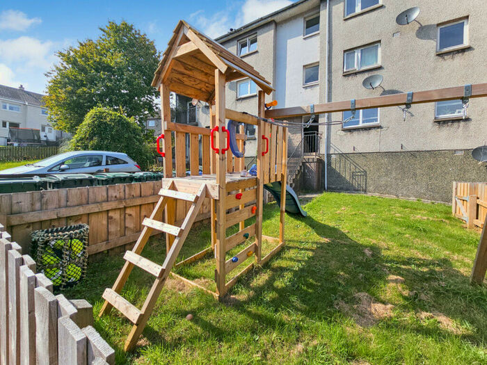 2 Bedroom Flat For Sale In Oakfield, Tarbert, Argyll, PA29