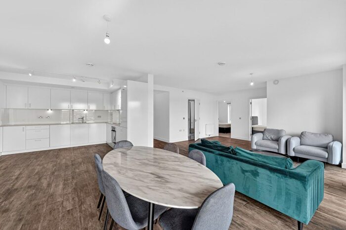 3 Bedroom Flat To Rent In Adlay Apartments, Millet Place, E16