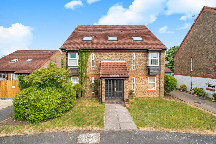 1 Bedroom Flat For Sale In Guildford, Surrey, GU4