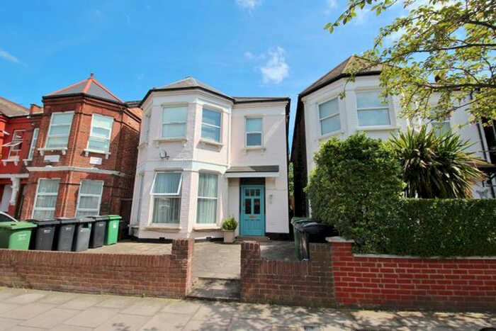 Studio To Rent In Fordwych Road, London, NW2