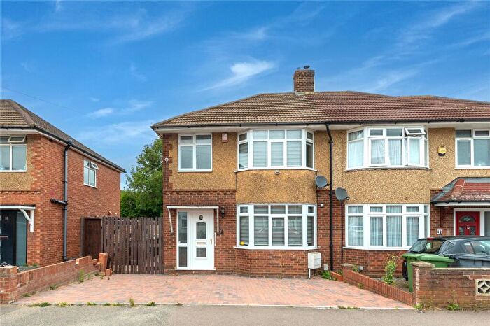 3 Bedroom Semi Detached House For Sale In St. Thomas's Road, Luton, Bedfordshire, LU2
