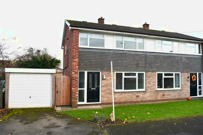 3 Bedroom Semi-Detached House To Rent In Kent Close, Ripon, HG4