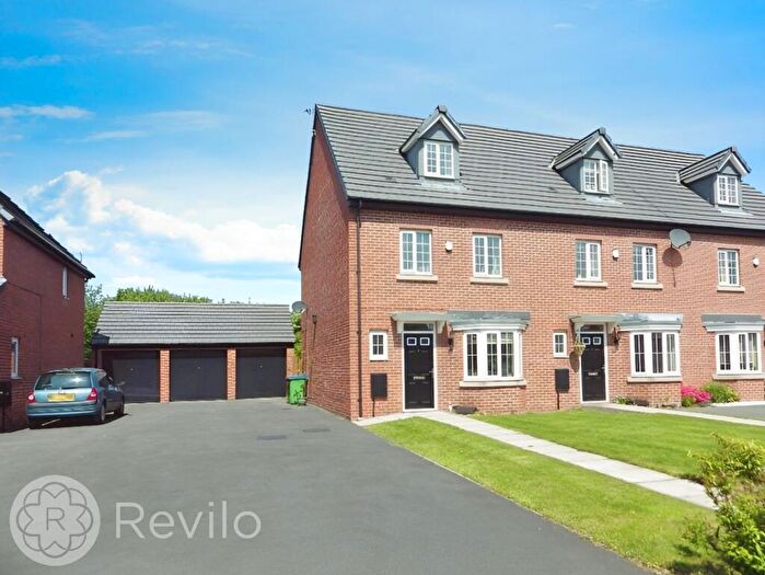 4 Bedroom End Of Terrace House To Rent In Newbold Hall Gardens, Rochdale, OL16