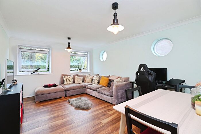 2 Bedroom Flat For Sale In Alexandra Road, Watford, WD17