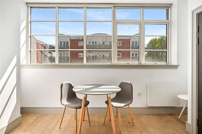 Apartment To Rent In Philpot Street, London, E1