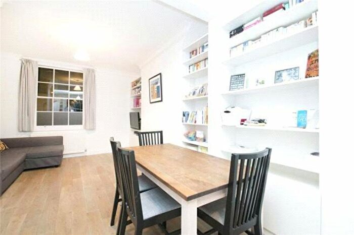 2 Bedroom Apartment To Rent In St Peters Street, Islington, London, N1