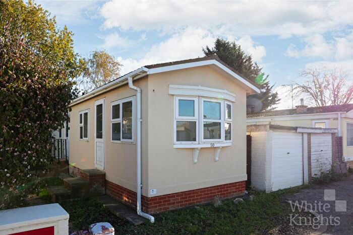2 Bedroom Park Home For Sale In Mere Oak Park, Three Mile Cross, Reading, Berkshire, RG7