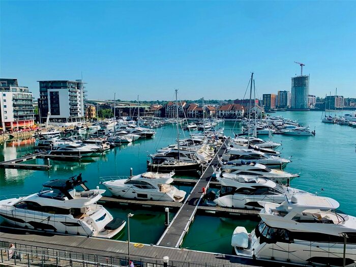 2 Bedroom Flat To Rent In Maritime Walk, Ocean Village, Southampton, Hampshire, SO14