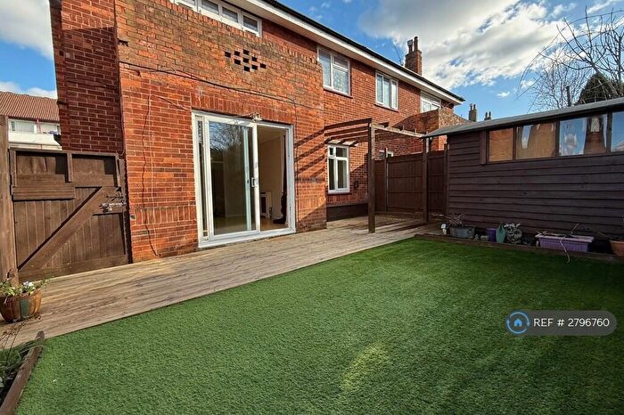 2 Bedroom Flat To Rent In Wydeville Manor Road, London, SE12