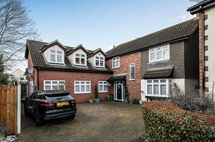 6 Bedroom Detached House For Sale In Shaw Close, Hornchurch, RM11