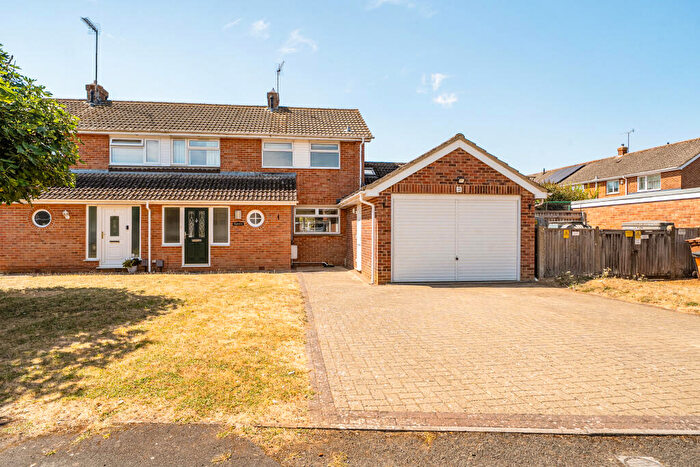 4 Bedroom Semi Detached House For Sale In Chapelwick Close, Shrivenham, Swindon, SN6