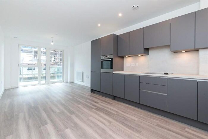 3 Bedroom Flat To Rent In John Charles Tower, London, E13