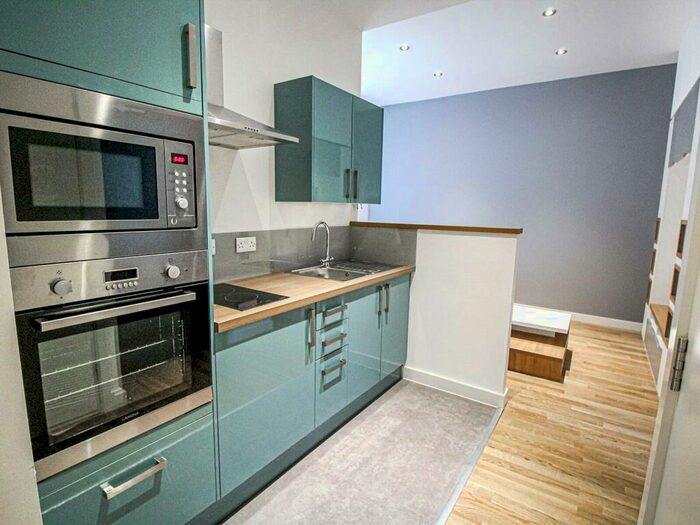 Apartment To Rent In Apt, Q One Residence #, LS2