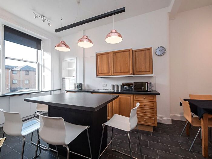 2 Bedroom Flat To Rent In Montpelier Park, Edinburgh, EH10