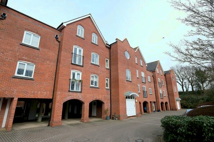 2 Bedroom Flat To Rent In Portside Close, SO40