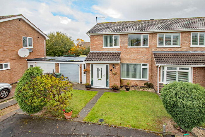 3 Bedroom Semi-Detached House For Sale In Oldenburg Road, Corby, Northamptonshire, NN18