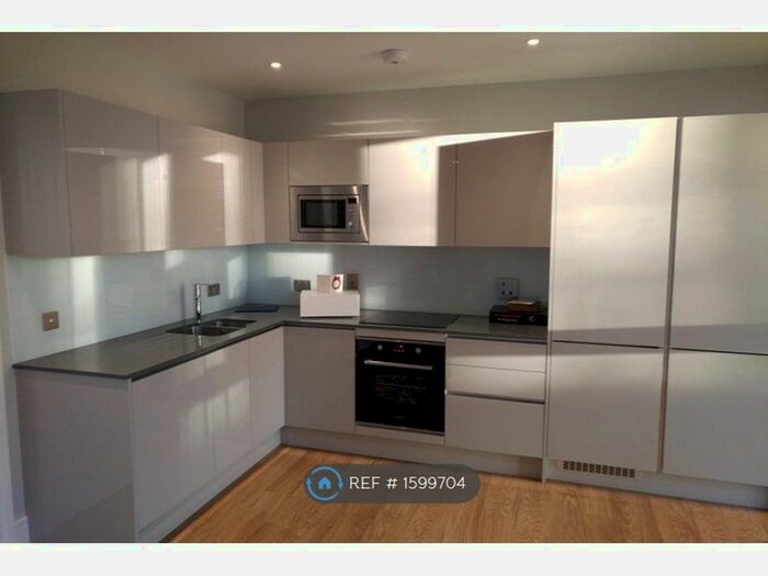 2 Bedroom Flat To Rent In Plough Lane, London, SW17