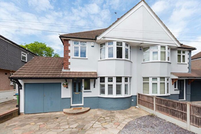 3 Bedroom Semi Detached House For Sale In Hurst Road, Sidcup, DA15