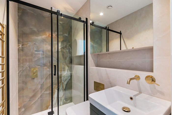 2 Bedroom Flat To Rent In Cockfosters Road, Barnet, EN4