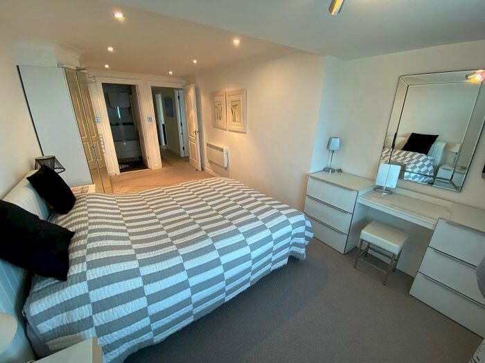2 Bedroom Flat To Rent In Caswell Bay Court, Caswell, SA3