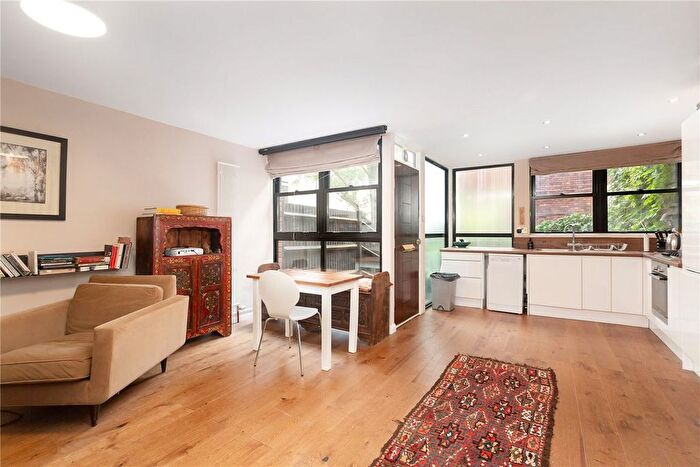 2 Bedroom Flat To Rent In Longleat House, London, SW1V