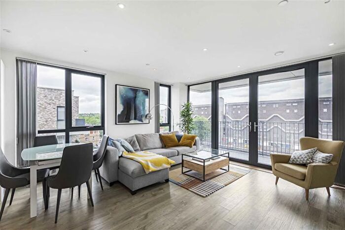 2 Bedroom Flat To Rent In Coal Lane, London, SW9