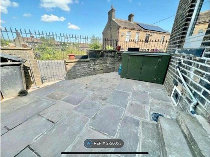 4 Bedroom Semi Detached House To Rent In Church Street, Keighley, BD22