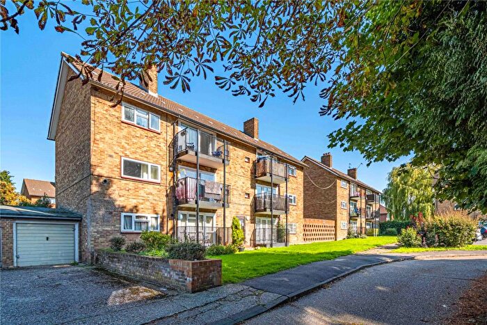 2 Bedroom Apartment To Rent In Longlands, Hemel Hempstead, Hertfordshire, HP2