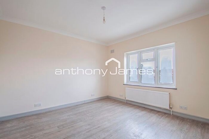 6 Bedroom Semi-Detached House To Rent In Long Lane, Bexleyheath, DA7