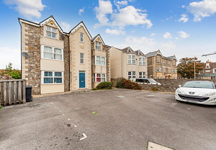 2 Bedroom Flat For Sale In Locking Road, BS23