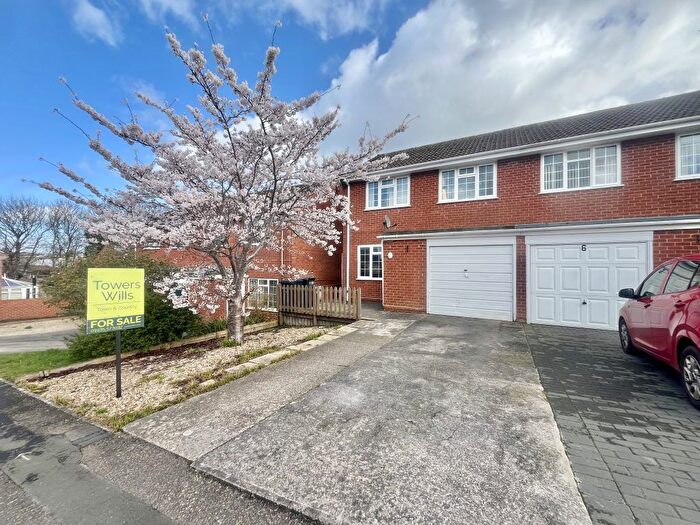 3 Bedroom Semi-Detached House For Sale In Chestnut Drive, Yeovil, Somerset, BA20