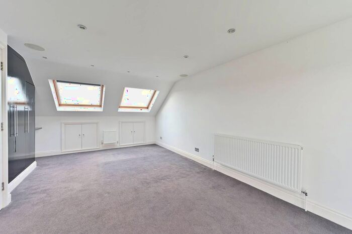 4 Bedroom Terraced House To Rent In Northway, Morden, SM4